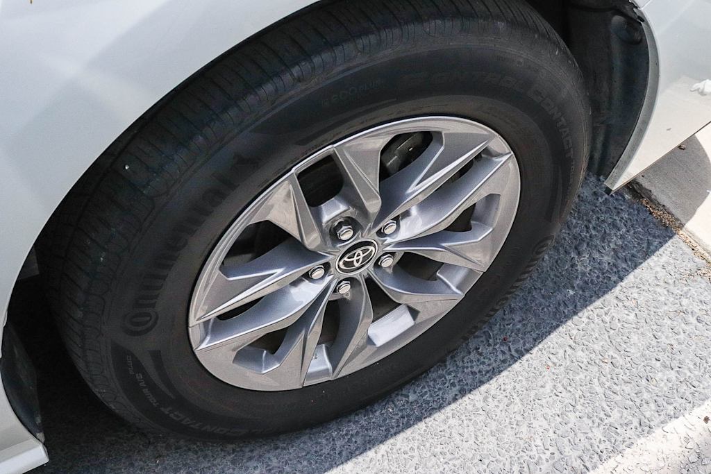 Thumbnail: 2021 Toyota Sienna - 17