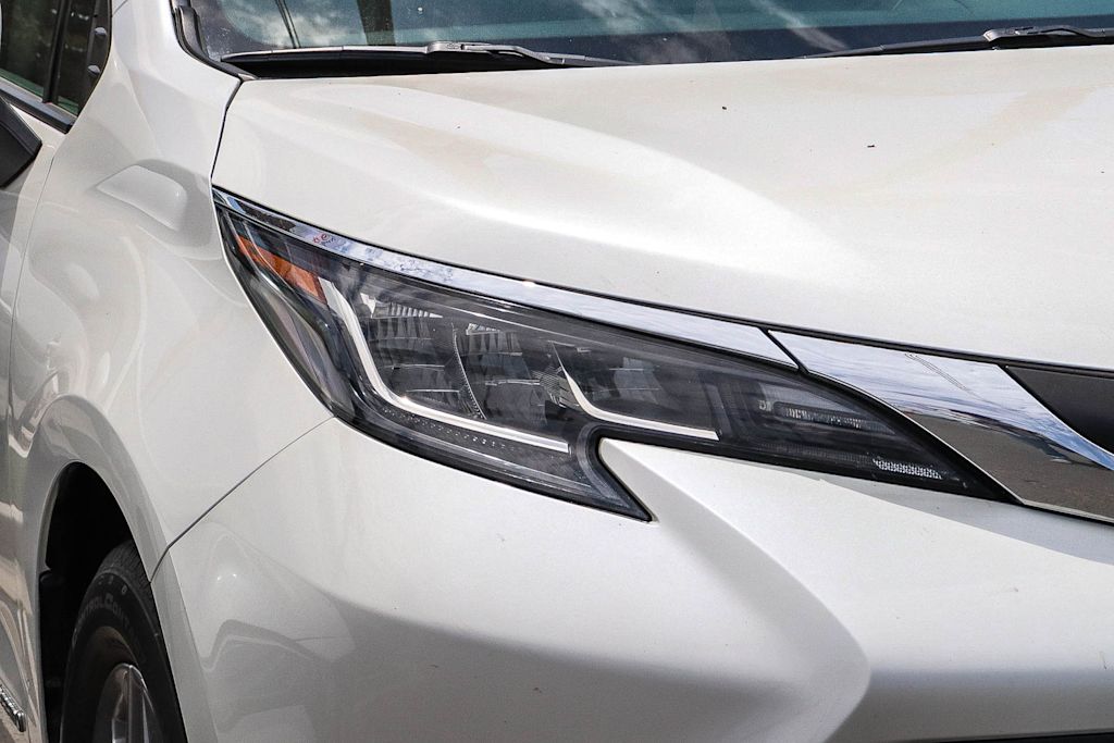 Thumbnail: 2021 Toyota Sienna - 22