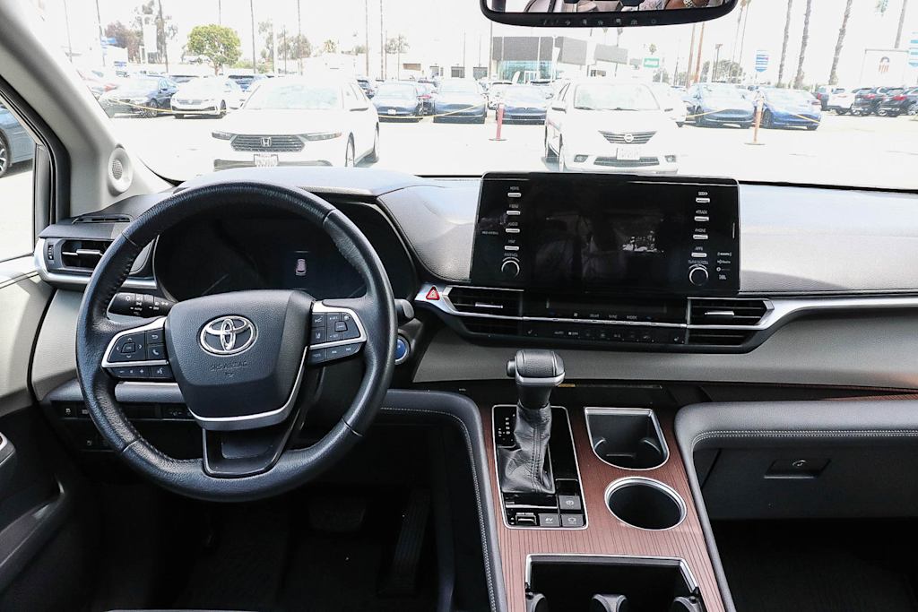 Thumbnail: 2021 Toyota Sienna - 2