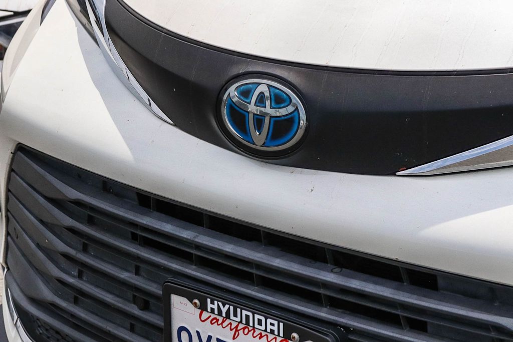 Thumbnail: 2021 Toyota Sienna - 6