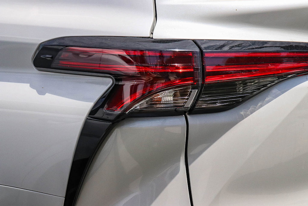 Thumbnail: 2021 Toyota Sienna - 18
