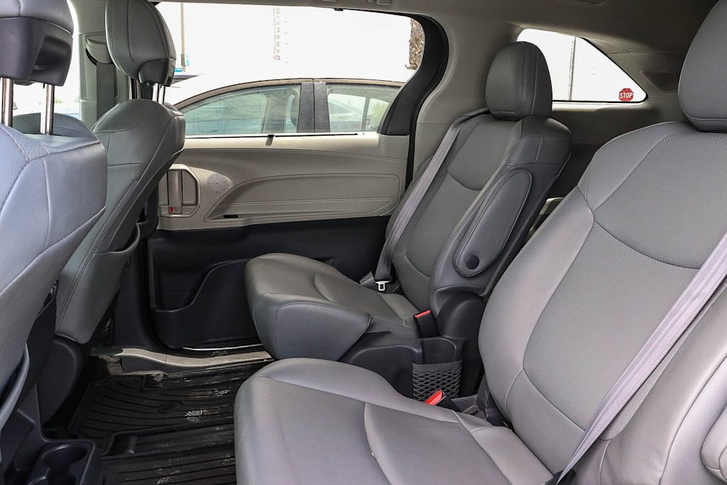 Thumbnail: 2021 Toyota Sienna - 10