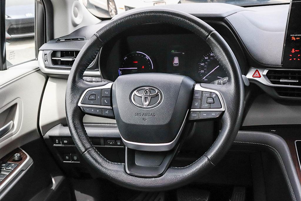Thumbnail: 2021 Toyota Sienna - 9