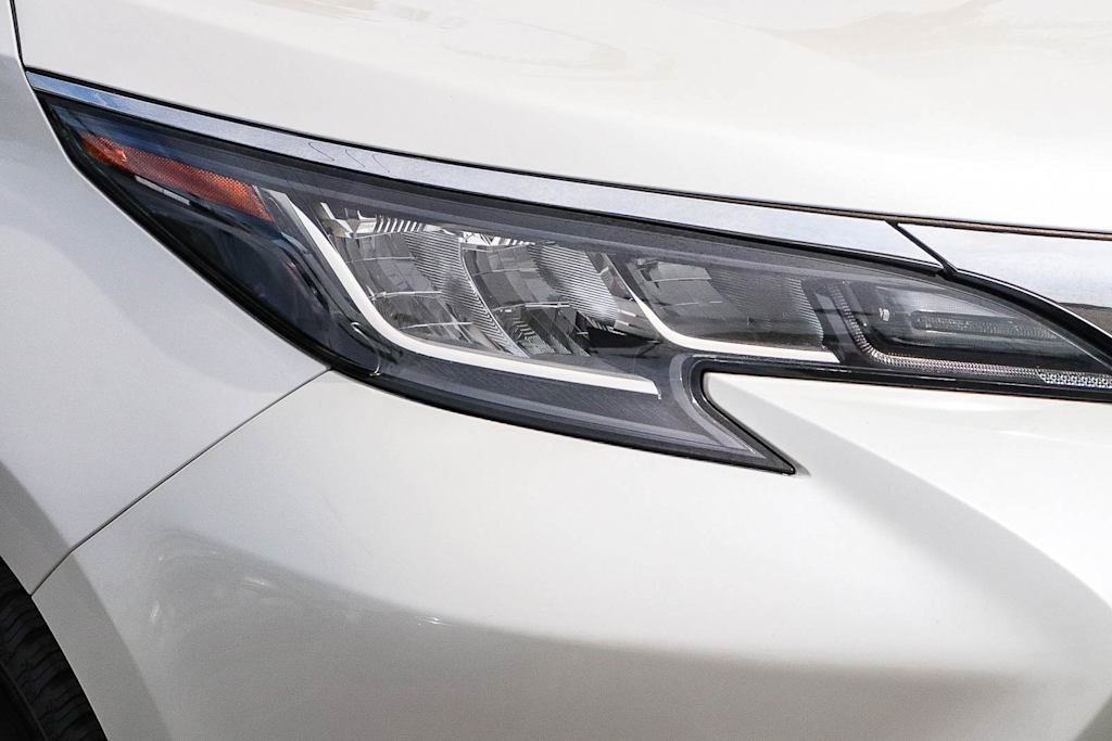 Thumbnail: 2021 Toyota Sienna - 18