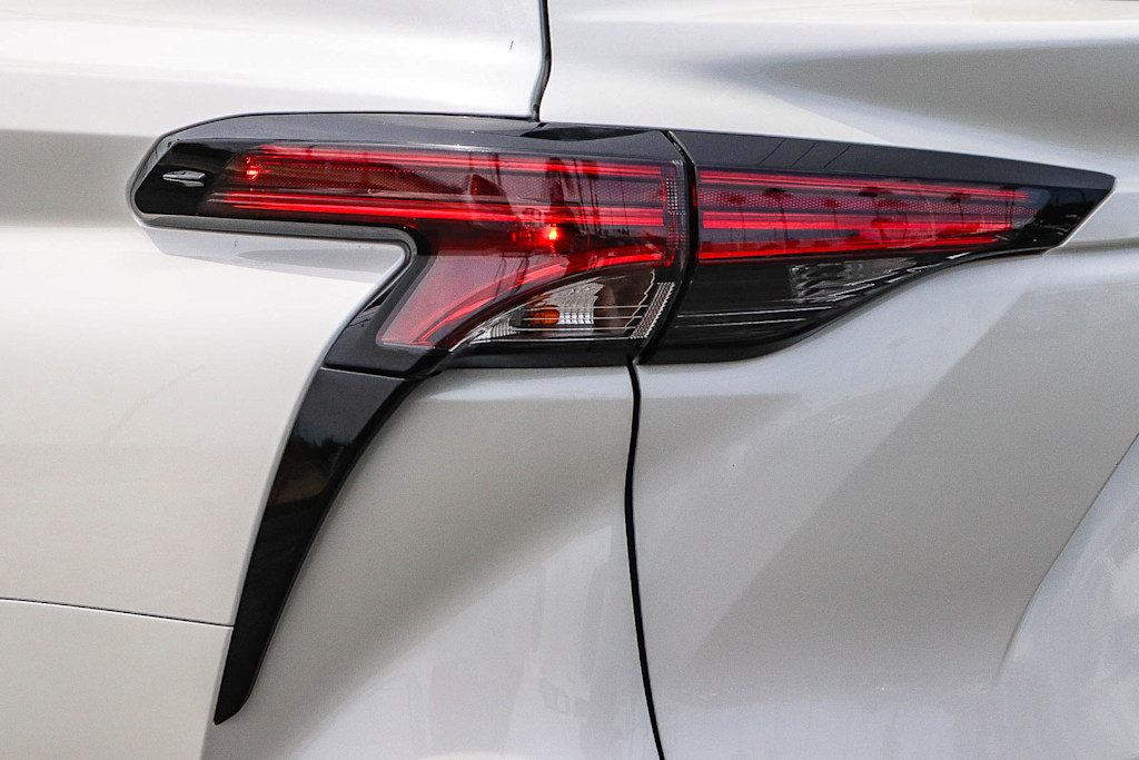 Thumbnail: 2021 Toyota Sienna - 21