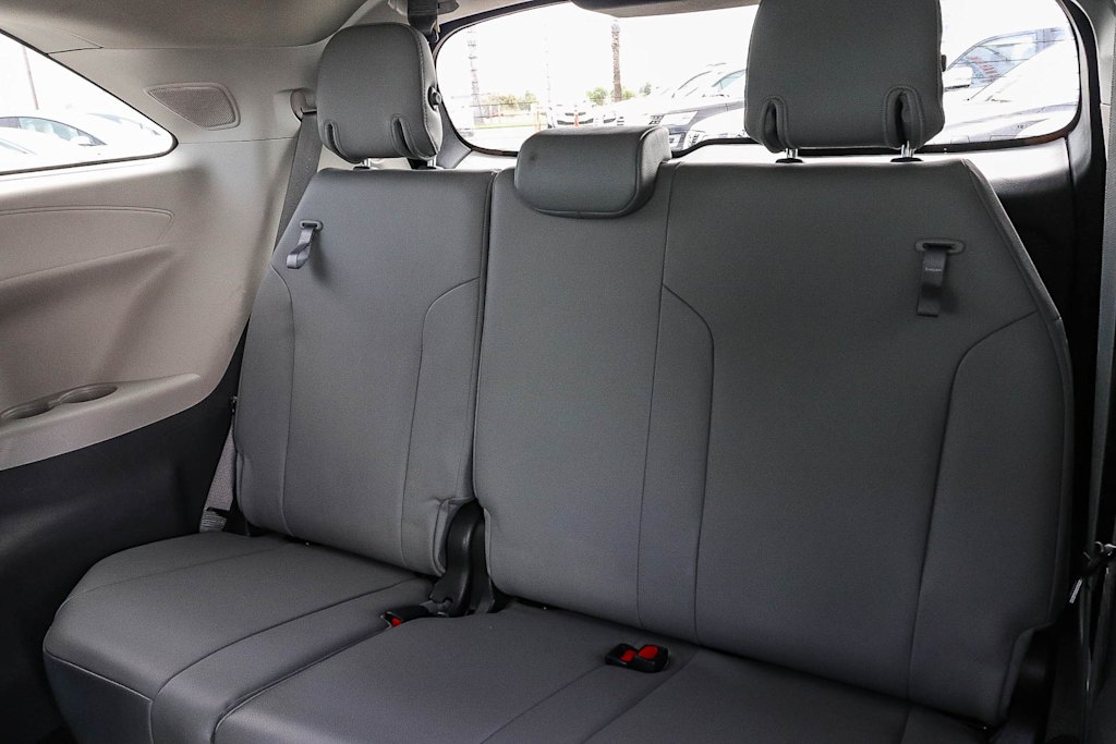 Thumbnail: 2021 Toyota Sienna - 30