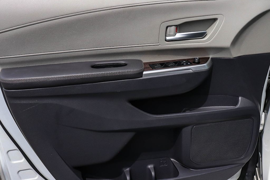Thumbnail: 2021 Toyota Sienna - 33