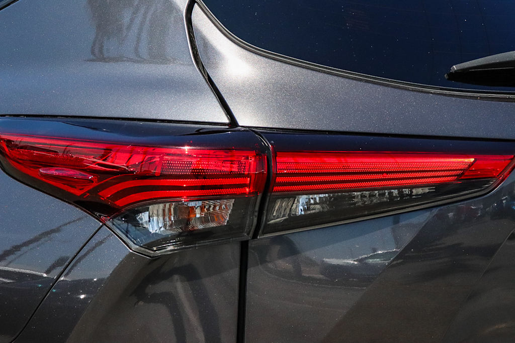 Thumbnail: 2021 Toyota Highlander - 21