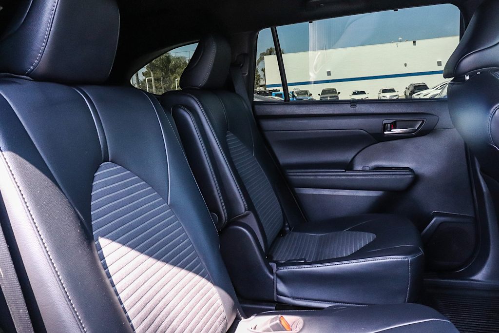Thumbnail: 2021 Toyota Highlander - 29