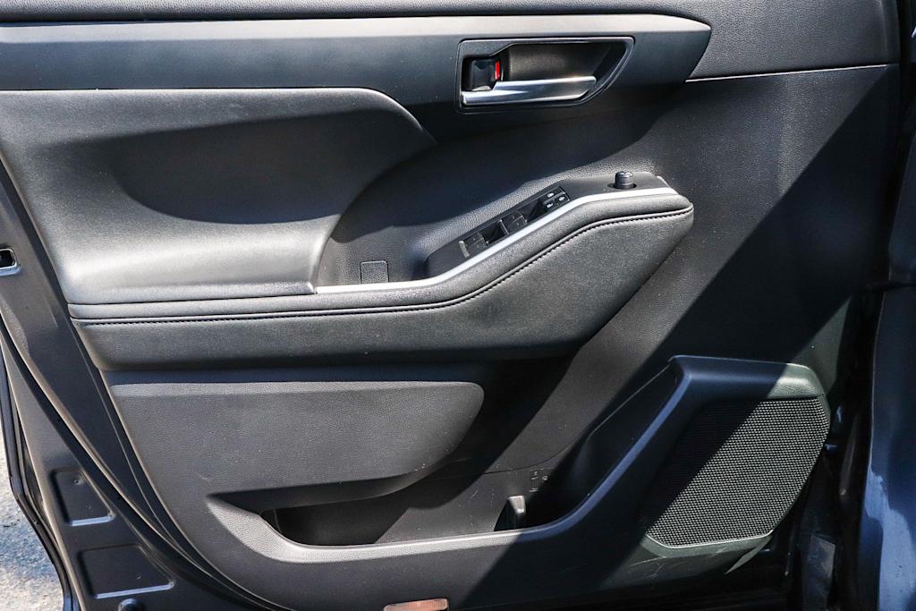 Thumbnail: 2021 Toyota Highlander - 31