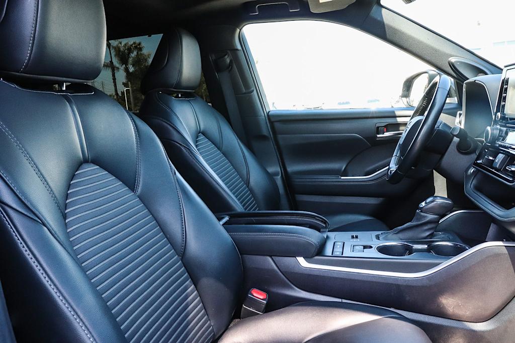 Thumbnail: 2021 Toyota Highlander - 10