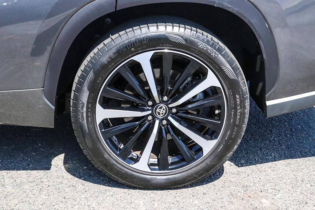 Thumbnail: 2021 Toyota Highlander - 7