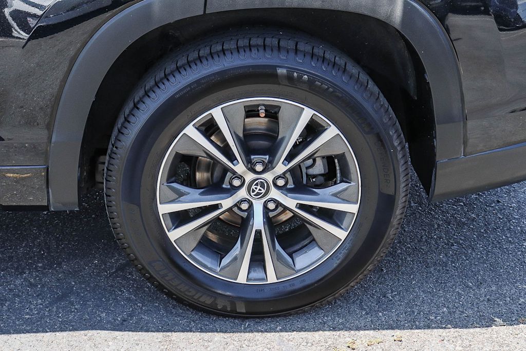 Thumbnail: 2016 Toyota Highlander - 7