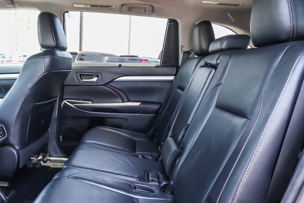 Thumbnail: 2016 Toyota Highlander - 12