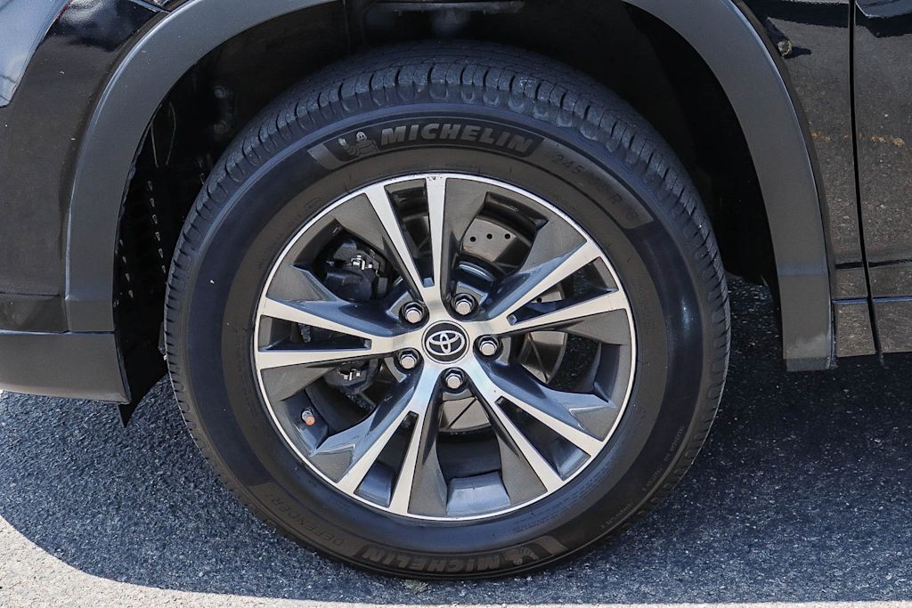 Thumbnail: 2016 Toyota Highlander - 21