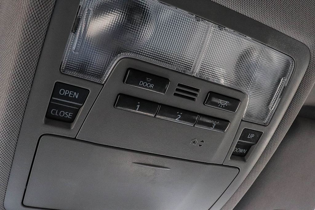 Thumbnail: 2016 Toyota Highlander - 32