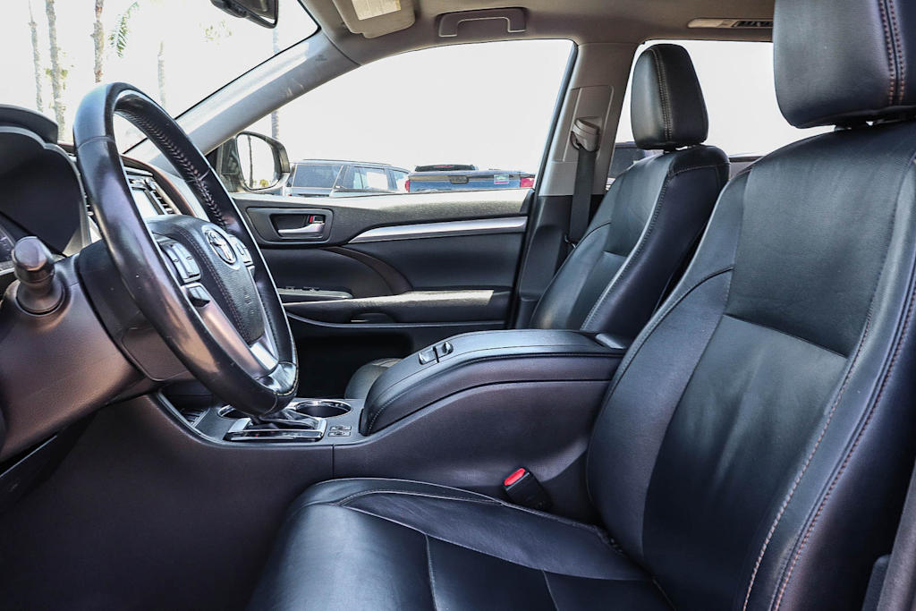 Thumbnail: 2016 Toyota Highlander - 11