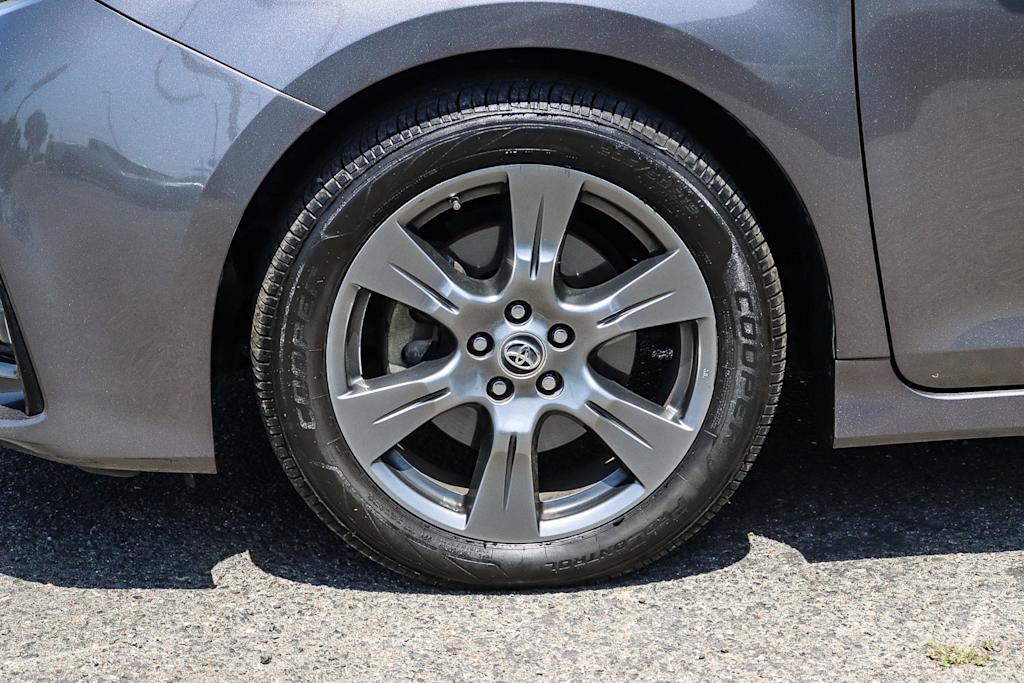 Thumbnail: 2018 Toyota Sienna - 20