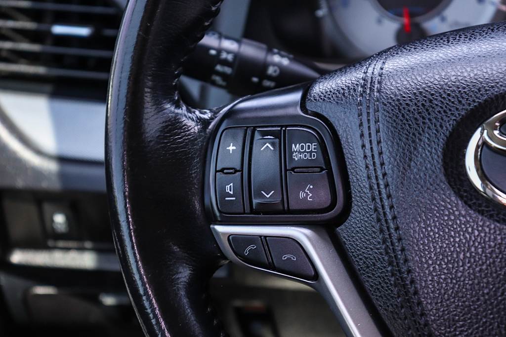 Thumbnail: 2018 Toyota Sienna - 22
