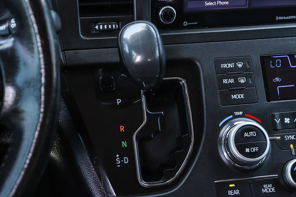 Thumbnail: 2018 Toyota Sienna - 13
