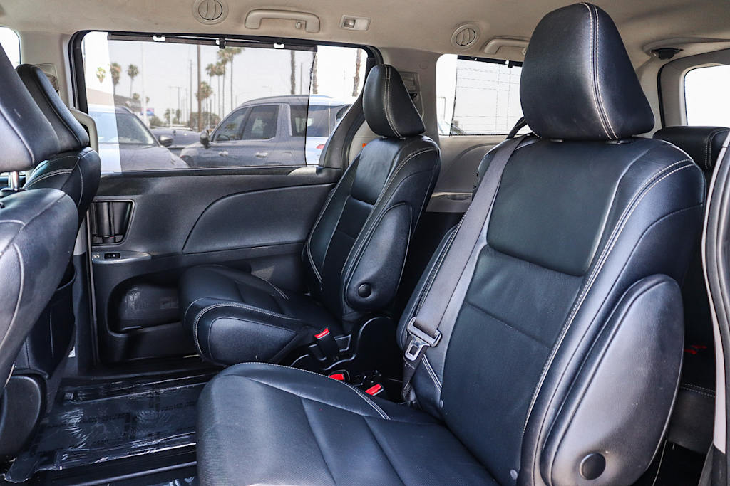 Thumbnail: 2018 Toyota Sienna - 11