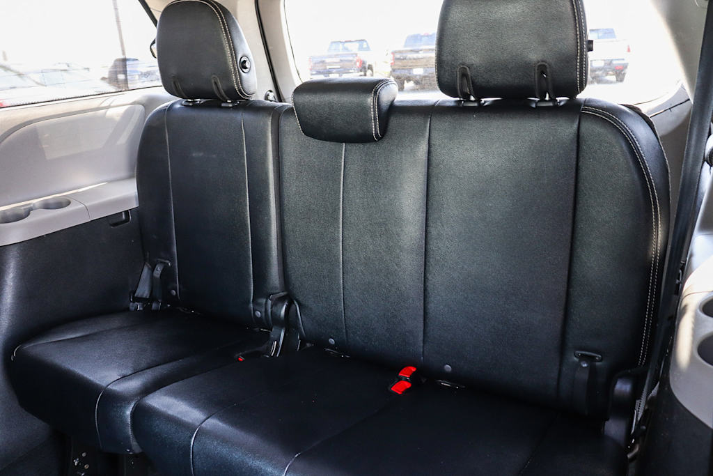 Thumbnail: 2018 Toyota Sienna - 24