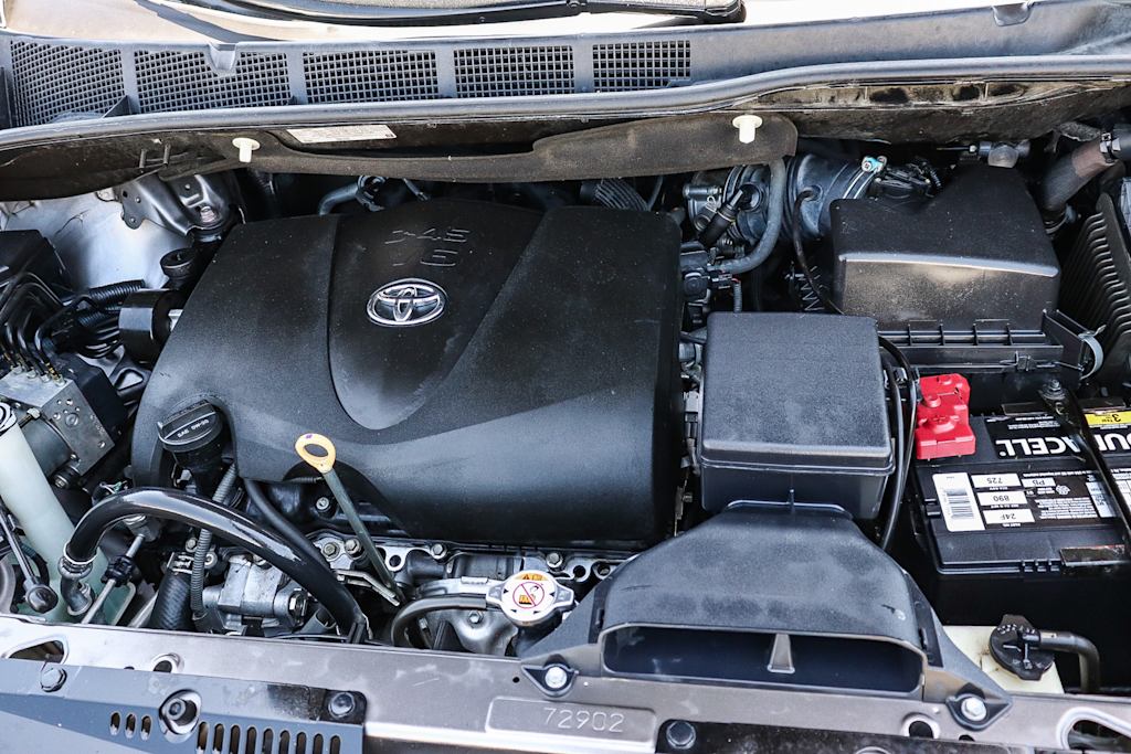 Thumbnail: 2018 Toyota Sienna - 8