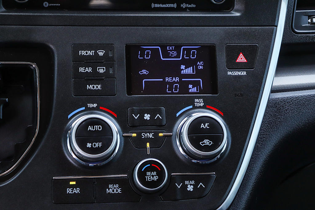 Thumbnail: 2018 Toyota Sienna - 21