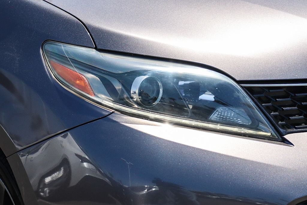 Thumbnail: 2018 Toyota Sienna - 16