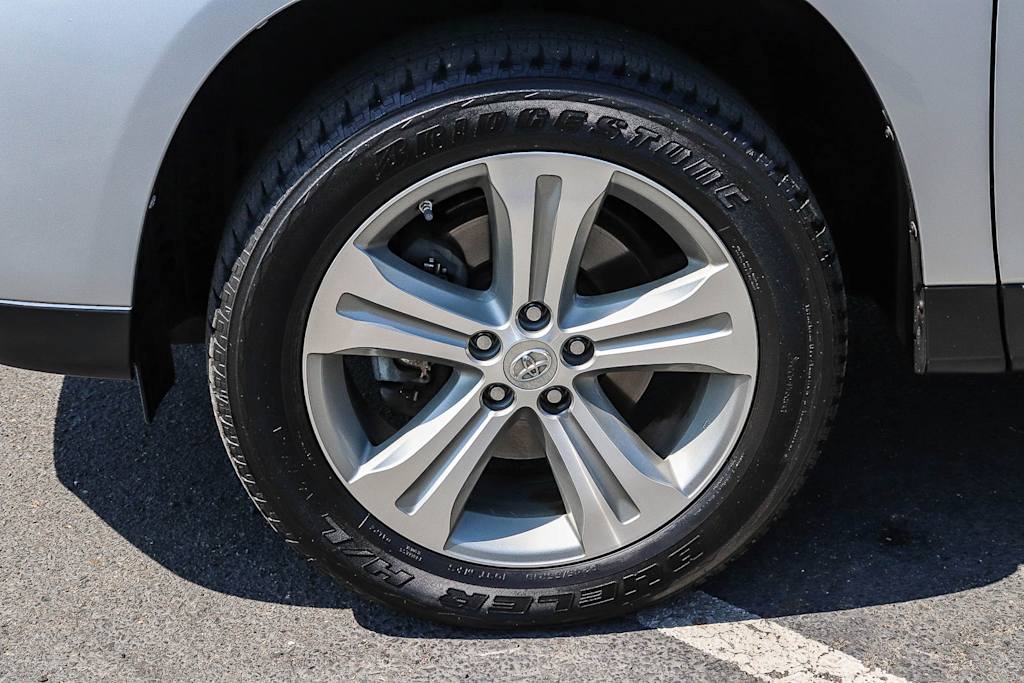 Thumbnail: 2013 Toyota Highlander - 22