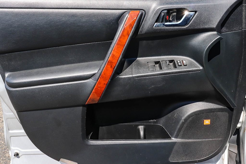 Thumbnail: 2013 Toyota Highlander - 32