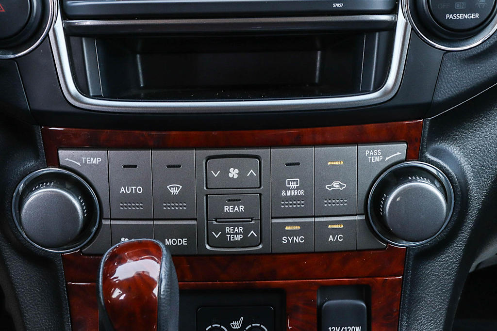 Thumbnail: 2013 Toyota Highlander - 25