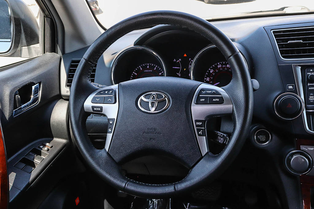 Thumbnail: 2013 Toyota Highlander - 9