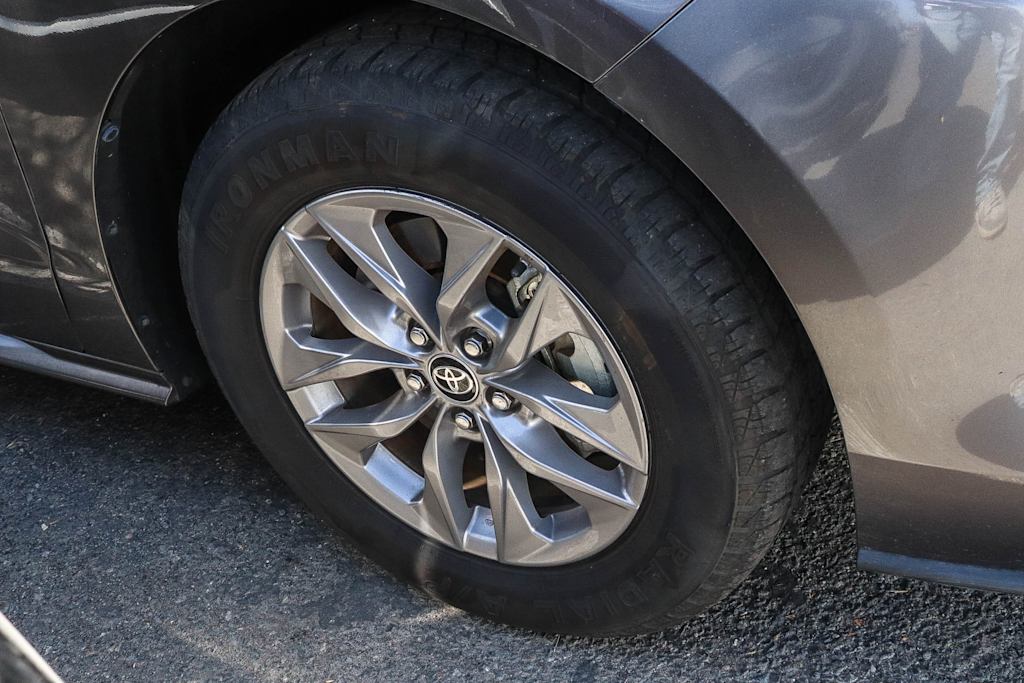 Thumbnail: 2024 Toyota Sienna - 23
