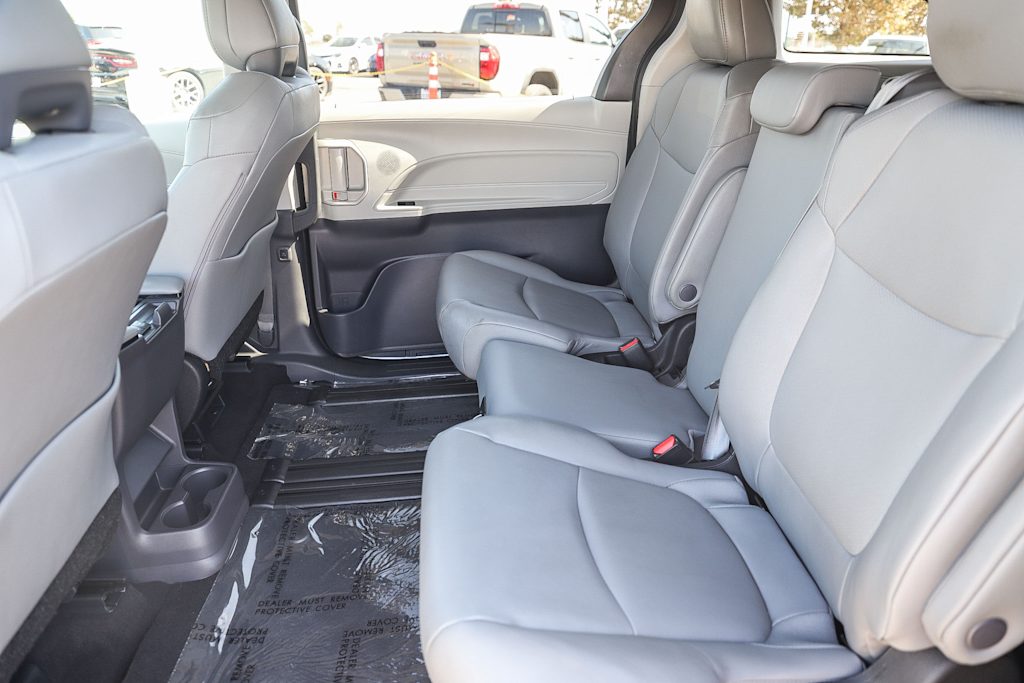 Thumbnail: 2023 Toyota Sienna - 12