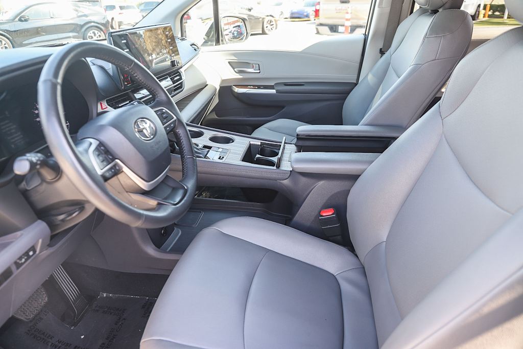 Thumbnail: 2023 Toyota Sienna - 11