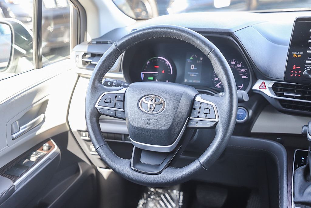Thumbnail: 2023 Toyota Sienna - 13