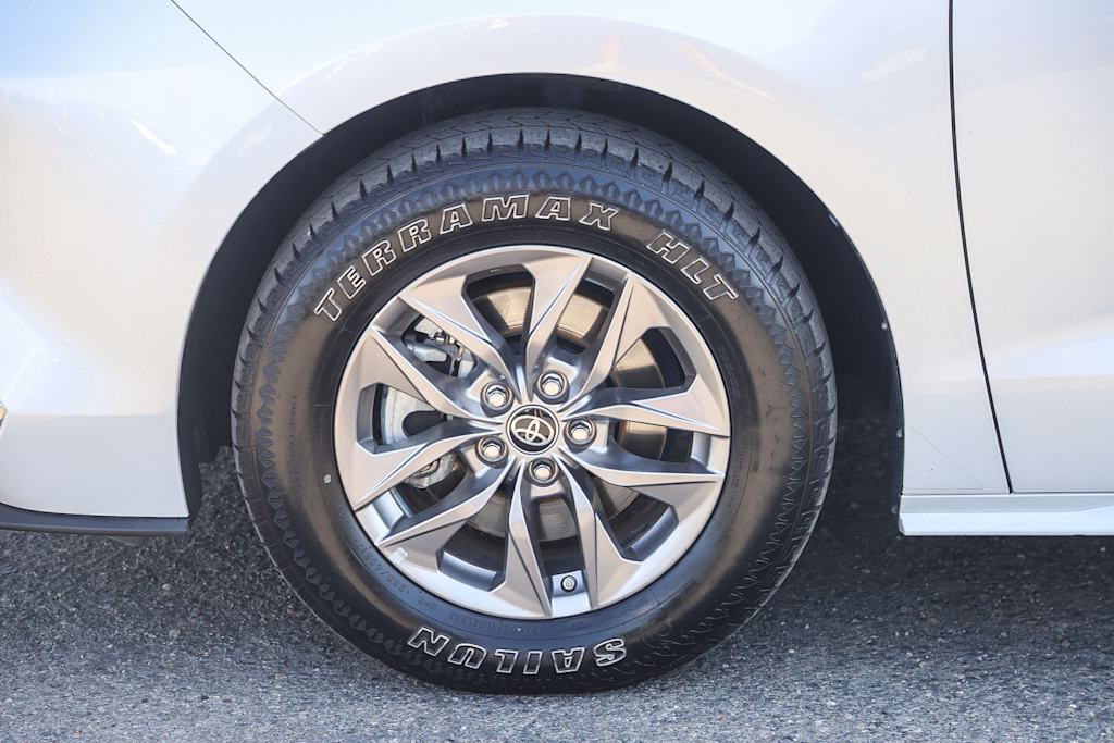 Thumbnail: 2023 Toyota Sienna - 7