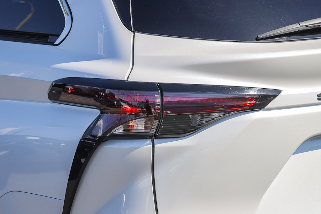 Thumbnail: 2023 Toyota Sienna - 6