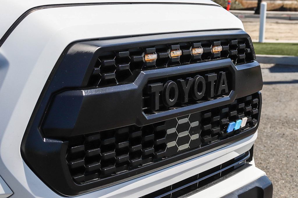 Thumbnail: 2020 Toyota Tacoma - 6