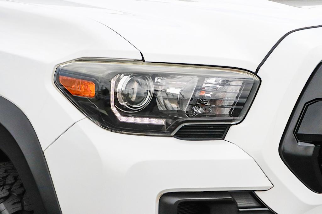 Thumbnail: 2019 Toyota Tacoma - 17