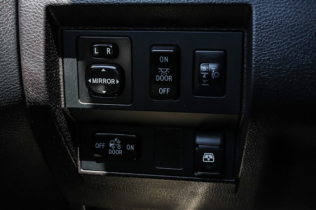 Thumbnail: 2014 Toyota Tundra - 33