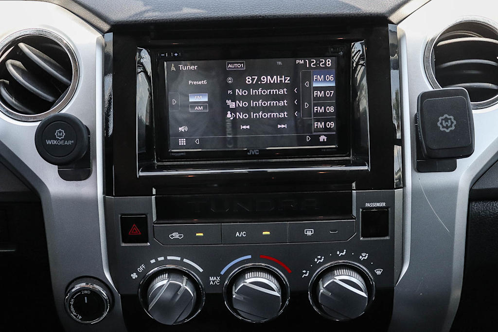 Thumbnail: 2015 Toyota Tundra - 9