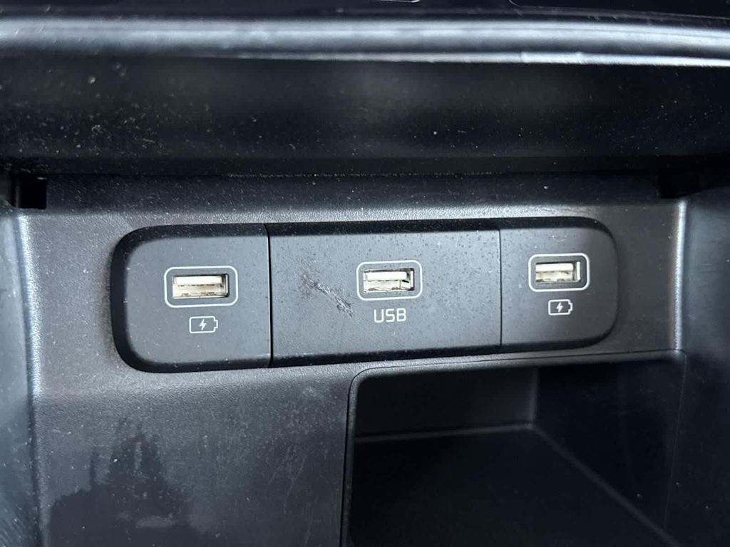 Thumbnail: 2023 Kia Sorento - 32