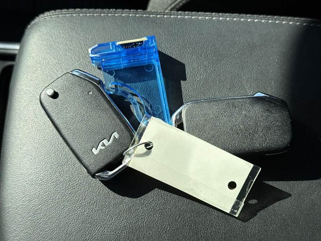 Thumbnail: 2023 Kia Sorento - 17