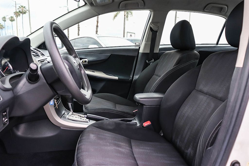 Thumbnail: 2013 Toyota Corolla - 11