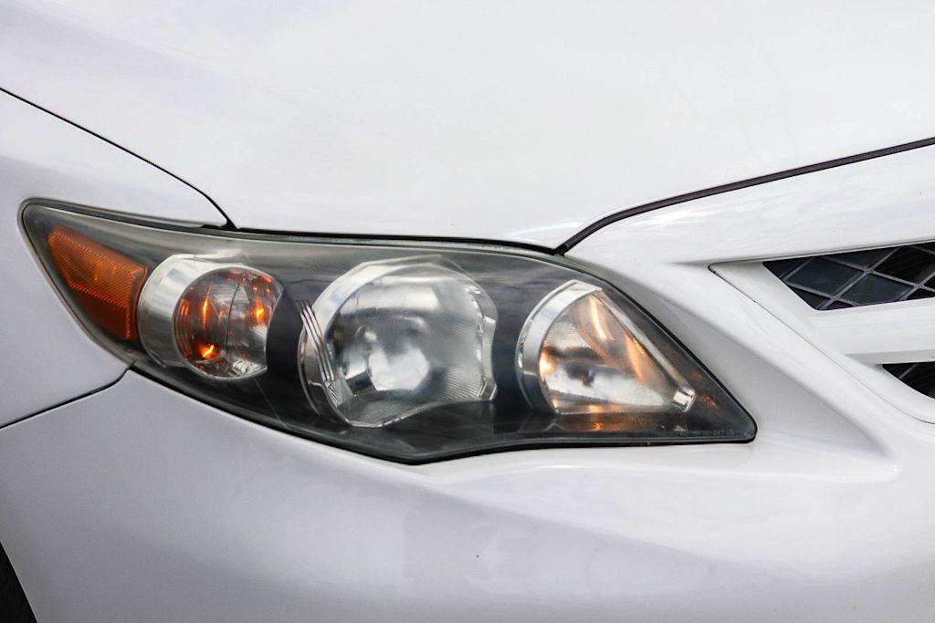 Thumbnail: 2013 Toyota Corolla - 17
