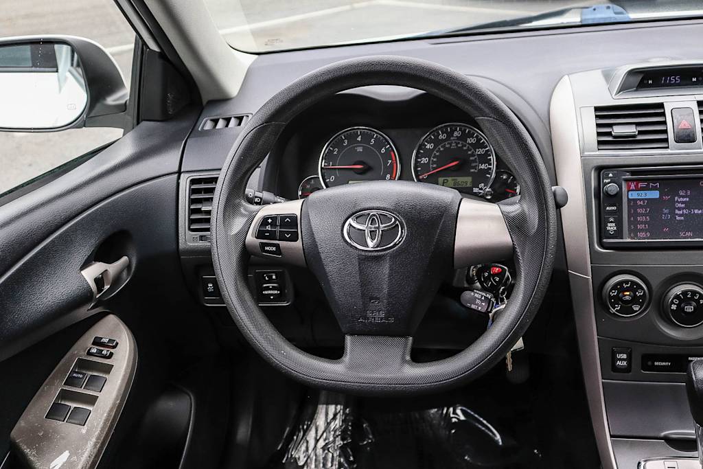 Thumbnail: 2013 Toyota Corolla - 9