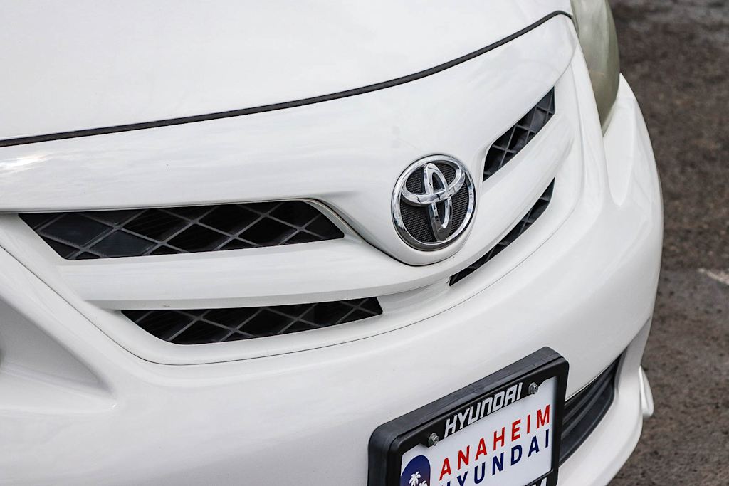 Thumbnail: 2013 Toyota Corolla - 18