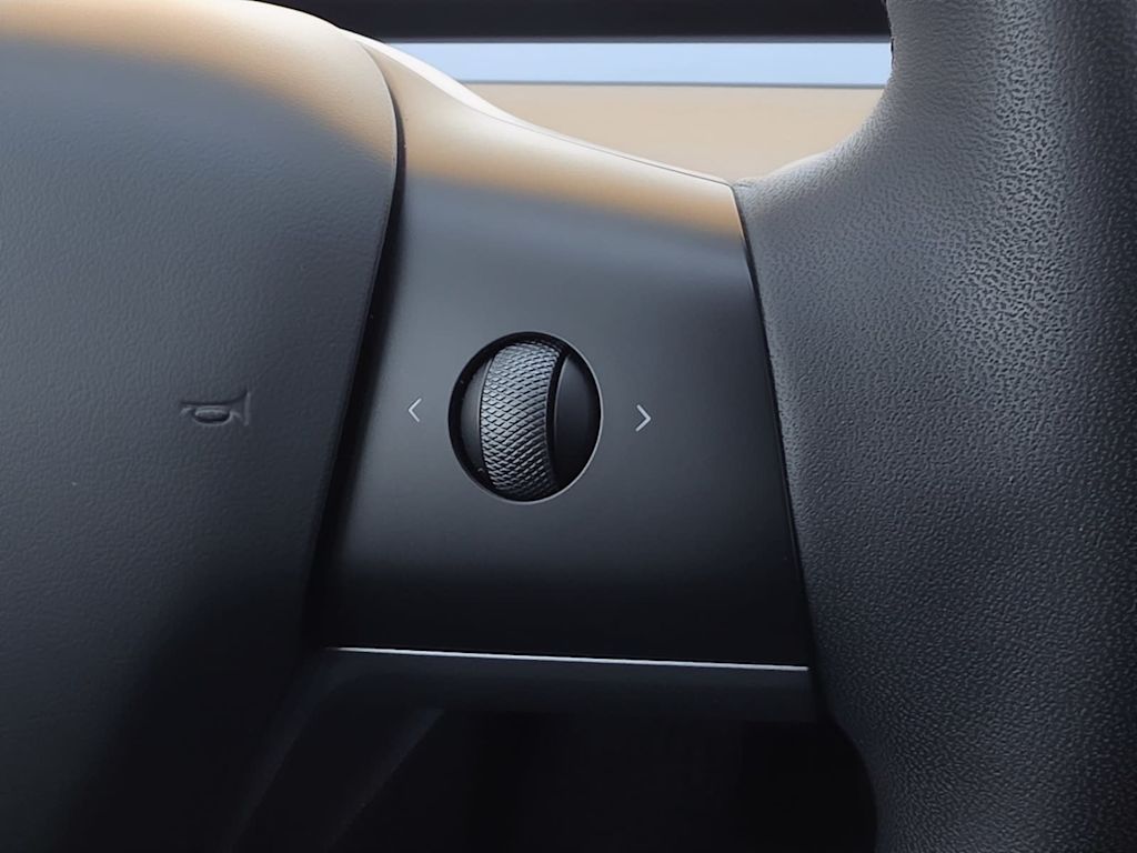 Thumbnail: 2023 Tesla Model 3 - 23